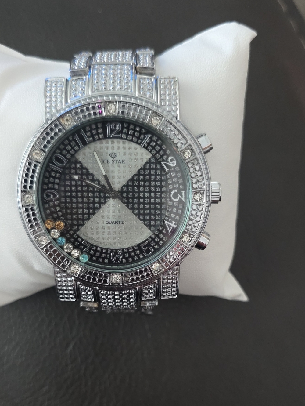 624. Silver Crystal Men's Quartz Watch